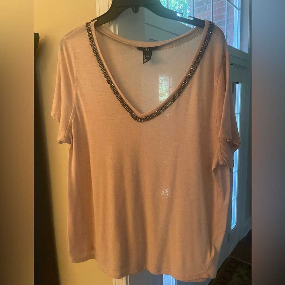 V-neck tee with metallic gray trim